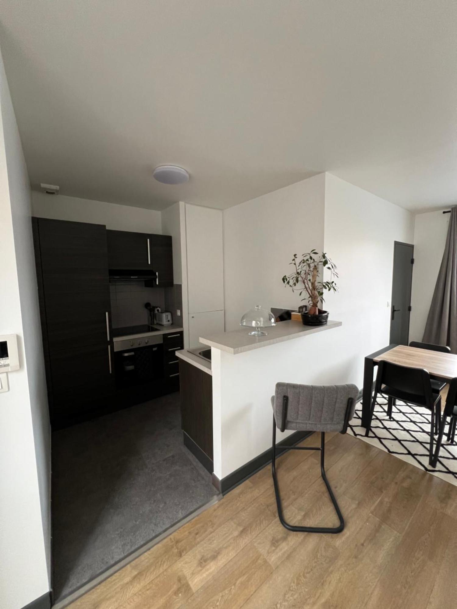 Appartamento Hyper Centre A 80M Du Vieux Marche, T2 Calme Vue Sur Les Toits Rue Du Minage La Rochelle  Esterno foto